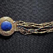 bracelet en lapis-lazuli, verre et coraline