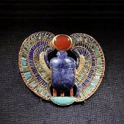 broche, scarabé ailé = dieu solaire