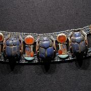 bracelet aux scarabés