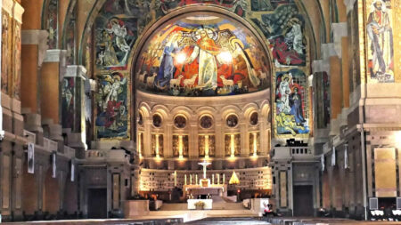 Choeur de la Basilique Ste Thérèse de lisieux