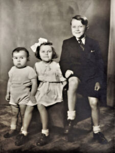 1943 Robert, Cécile, Jean-Paul (13 juin1943)