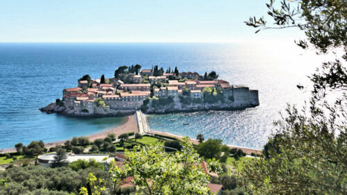 blk albanie ile sveti stefan 1590 (16x9)
