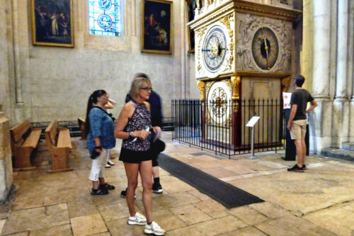 2025 usa a lyon chathedrale horloge emily