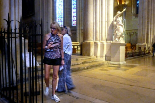 2025 usa a lyon chathedrale horloge emily barbara