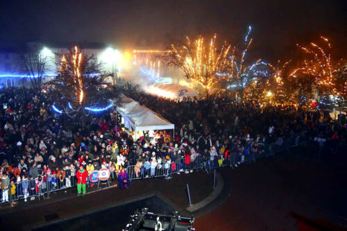 2025 8 dec mornant place de la liberte