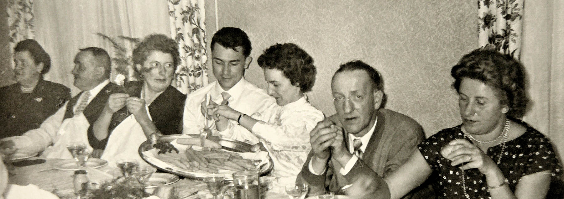 1958 mariage josy jean paul a tablejpg