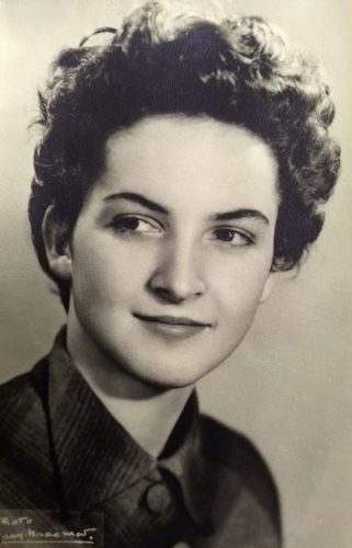 Josy, belle fiancée