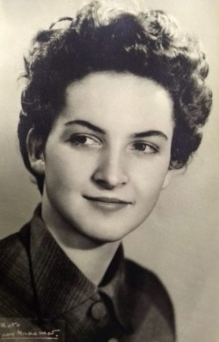 Josy, belle fiancée
