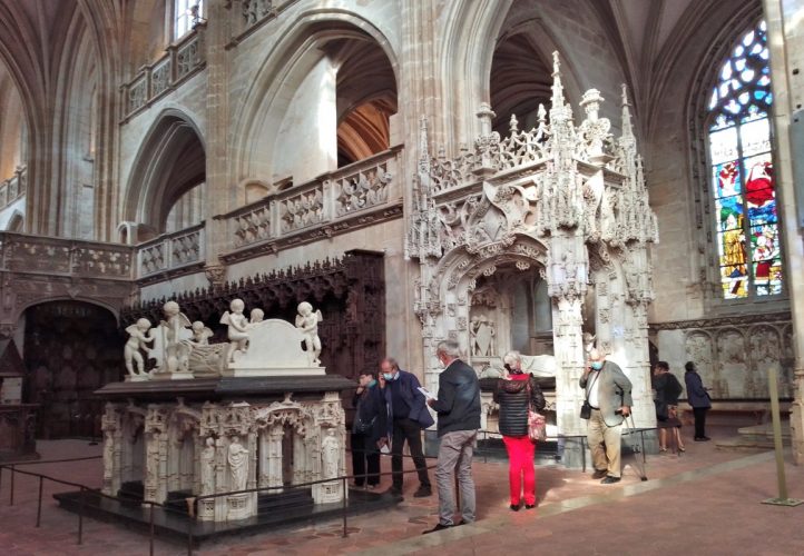 deux tombeaux dans le choeur